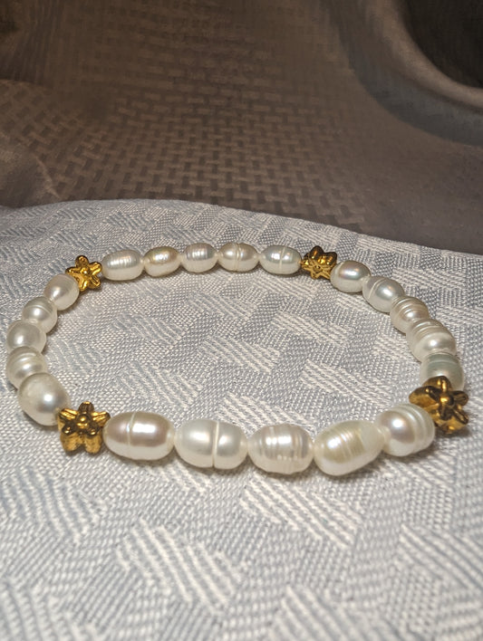 Freshwater Pearl and flower accent bracelet