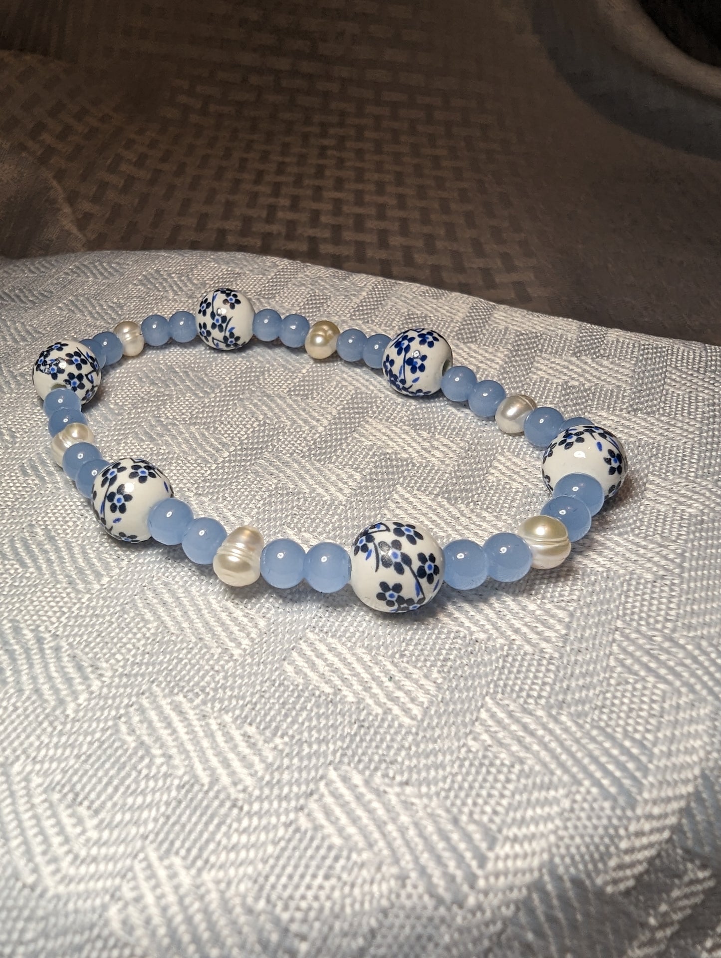 Floral motif porcelain beaded bracelet