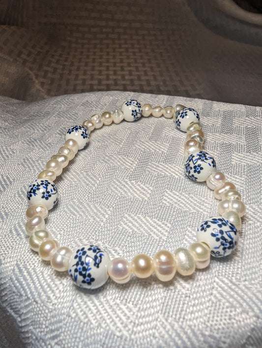 Floral motif porcelain beaded bracelet